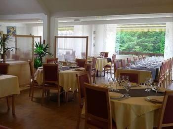 Hostellerie Des Enclos Guimiliau Екстериор снимка