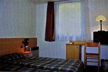 Hostellerie Des Enclos Guimiliau Екстериор снимка