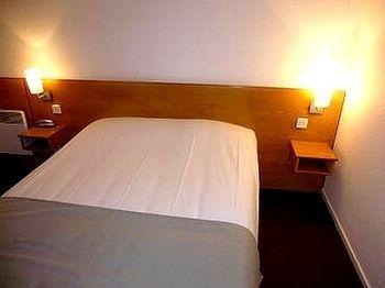 Hostellerie Des Enclos Guimiliau Екстериор снимка