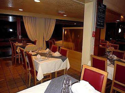 Hostellerie Des Enclos Guimiliau Екстериор снимка